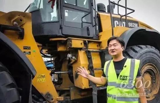 孔維軍和他的CAT 982M裝載機