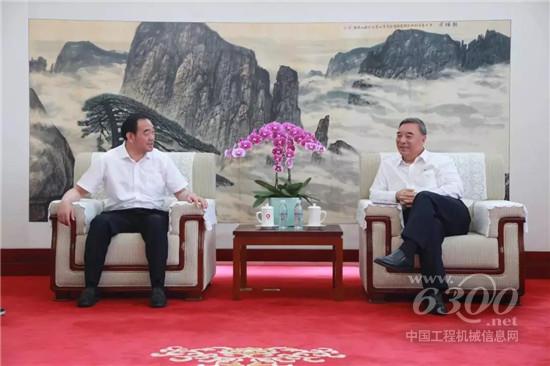 周鐵根、宋志平見(jiàn)證中國(guó)建材集團(tuán)與徐工集團(tuán)簽署戰(zhàn)略合作協(xié)議