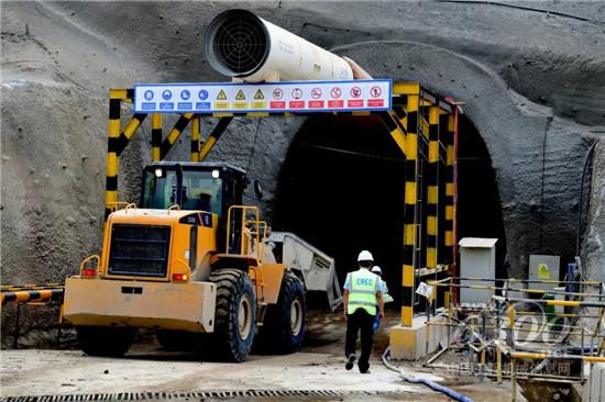 柳工“經典神機”為印尼雅萬鐵路建設保駕護航