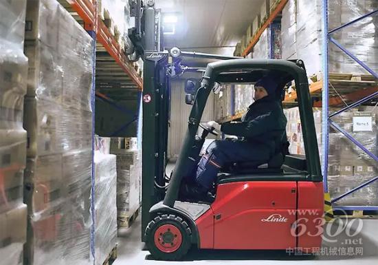 林德叉車工作現(xiàn)場