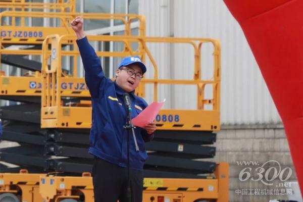現場服務人員進行出征承諾宣誓