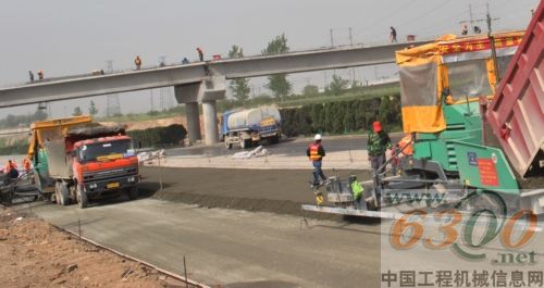 徐工 攤鋪機