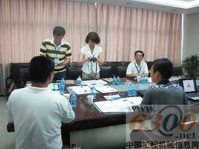 　　中國工程機械維修企業(yè)資質(zhì)認證專家到集團技術(shù)服務公司進行現(xiàn)場認證工作