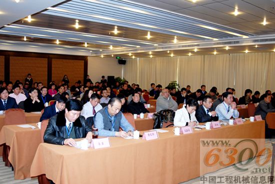 徐工隨車公司召開2011年經(jīng)銷商年會暨新品推介會