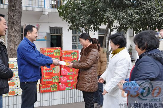 董金山慰問方圓支承慈善陽光村、慈湖鄉敬老院
