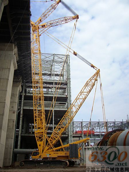 徐工建機被評為“用戶滿意服務單位”，QUY650等履帶起重機獲評“用戶滿意產品”榮譽稱號