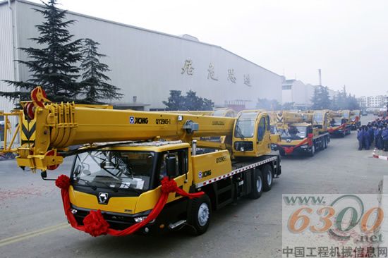 徐工重型百臺大噸位發車喜迎銷售開門紅