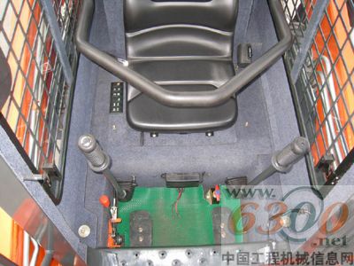 威肯,滑移裝載機